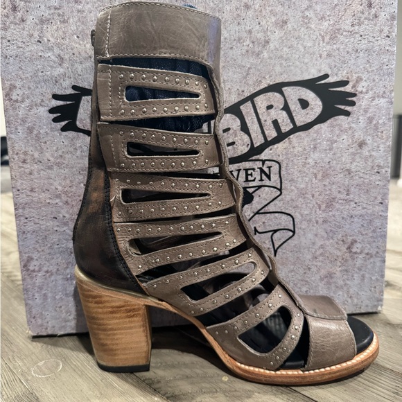 Freebird by Steven Lotus Sandals in Stone size 9 - Picture 4 of 6